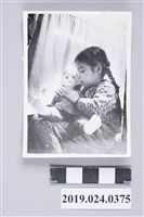 藏品(柯潔芳抱洋娃娃)的圖片