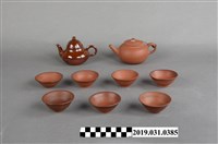 藏品(陶製臺灣南投聯興茶壺與茶杯)的圖片