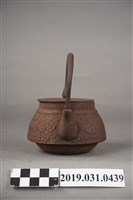 藏品(鐵製圓形茶壺)的圖片