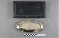 藏品(臺灣博覽會協贊紀念盤與外盒)的圖片