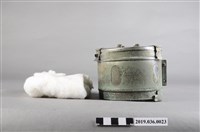 藏品(酒精棉罐與棉花)的圖片