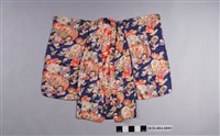 藏品(深藍綢地彩色印花女童和服外套)的圖片