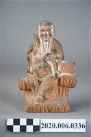 藏品(陶製臺南市米街台町二丁目八十二番地製造三土地公神像)的圖片