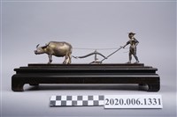 藏品(銀製水牛犁田作品)的圖片