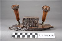 藏品(菊花木置放文具台(1))的圖片