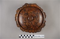 藏品(菊花木圓糖果盒)的圖片