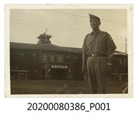 藏品(男子於澎湖縣政府前獨照)的圖片