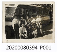藏品(四十年代客運車(大溪公園)合照)的圖片