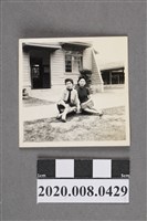 藏品(二女坐姿合照)的圖片