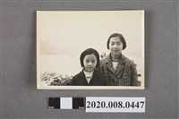 藏品(二女於湖畔合照)的圖片