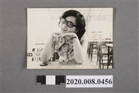 藏品(女子獨照)的圖片