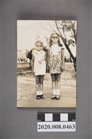 藏品(二女童合照)的圖片