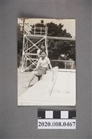 藏品(二女於泳池畔合照)的圖片