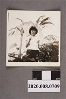 藏品(女子於花叢前獨照)的圖片