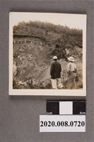 藏品(2名男子看山坡照)的圖片