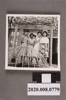 藏品(4名婦人與1孩童合照)的圖片