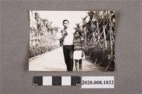 藏品(男子與女童合照)的圖片