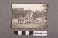 藏品(12名男子合照)的圖片