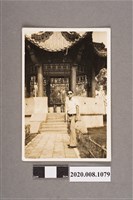 藏品(男子於涼亭前獨照)的圖片