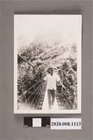 藏品(男子於吊橋上獨照)的圖片