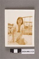 藏品(女子坐於椅上獨照)的圖片