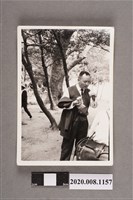 藏品(男子吃東西獨照)的圖片