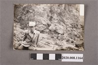 藏品(男子坐姿獨照)的圖片