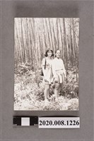 藏品(2名女子於竹林合照)的圖片