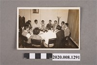 藏品(多人圓桌吃飯合照)的圖片