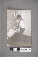 藏品(男子洗手照)的圖片