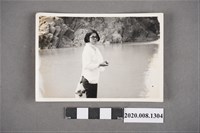 藏品(女子於湖邊獨照)的圖片