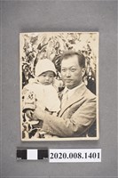 藏品(男子與嬰孩合照)的圖片