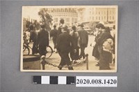 藏品(眾人行走照)的圖片