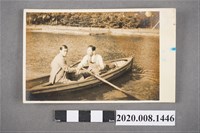 藏品(2名男子划船合照)的圖片
