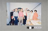 藏品(盧修一與友人於神廳前合照片)的圖片