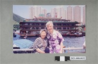藏品(盧修一與親人於香港珍寶海鮮舫前合影)的圖片