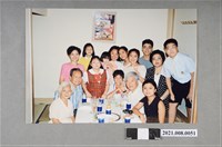 藏品(盧修一、陳郁秀與親友於和室合照)的圖片