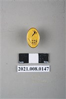 藏品(228事件50週年紀念金色徽章)的圖片