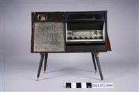 藏品(幸福牌真空管腳架式電唱收音機)的圖片