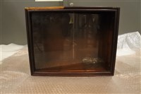 藏品(單側玻璃木質書櫃)的圖片