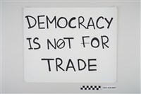 藏品(手寫「DEMOCRACY IS NOT FOR TRADE」的文宣)的圖片
