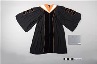 藏品(李遠哲2003年元智大學名譽博士證書及袍服組)的圖片