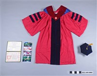 藏品(李遠哲2007年大同大學名譽博士證書袍服及照片組)的圖片