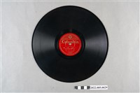 藏品(Columbia(日)編號「100638」《歌謠曲：鞭音高く、真晝の丘》10吋蟲膠唱片)的圖片