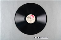 藏品(勝利(日)編號「V-40689」《流行歌（フオックストロット）：ブンガワン‧ソロ(Begawan Solo)、火の花匂ふ夜》10吋蟲膠唱片)的圖片