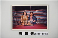 藏品(劉靜枝和粉紅衣女子合照)的圖片