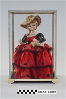 藏品(臺灣著紅色西式服飾人形娃娃)的圖片