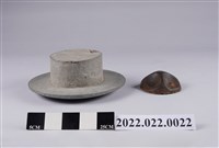 藏品(平頂方角轉寬檐草帽金屬壓模組)的圖片