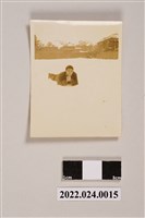 藏品(張子敬趴於雪地上獨照黑白照片)的圖片