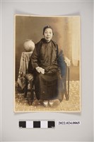 藏品(婦人獨照黑白照片)的圖片